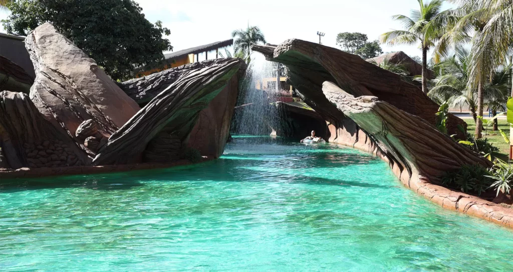 Parque-Aquatico-Hot-Beach-Tunel